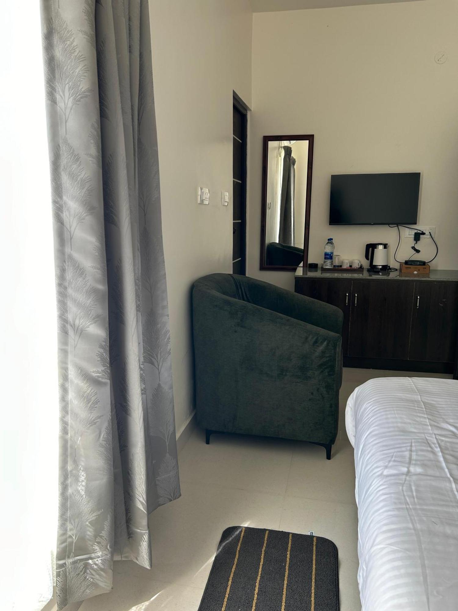 Sapphire Stayss Yelagiri Room photo