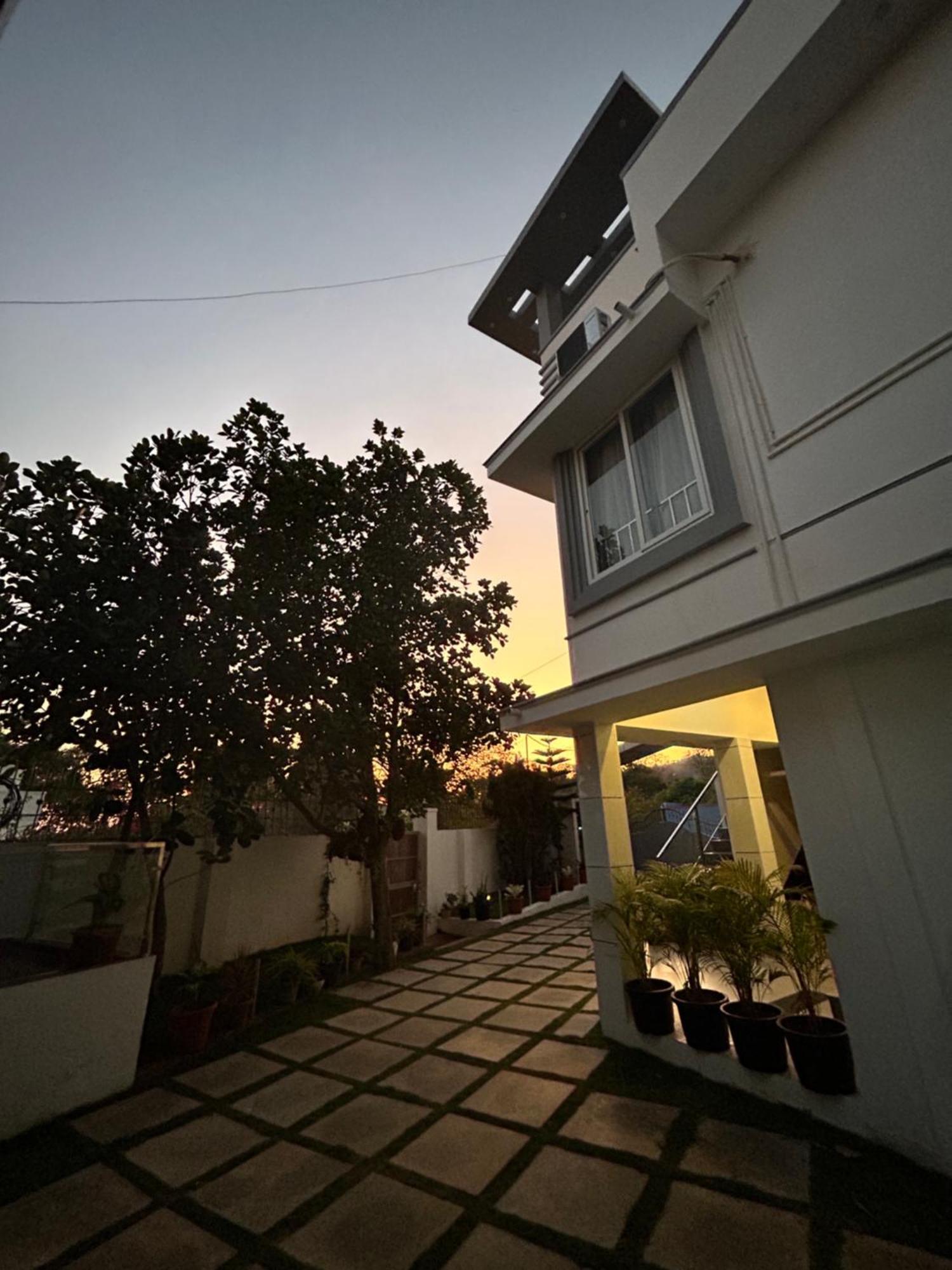 Sapphire Stayss Yelagiri Exterior photo